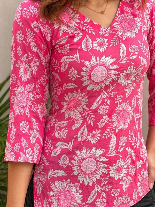 Pink_Floral_Straight_Fit_Tunic_For_Women