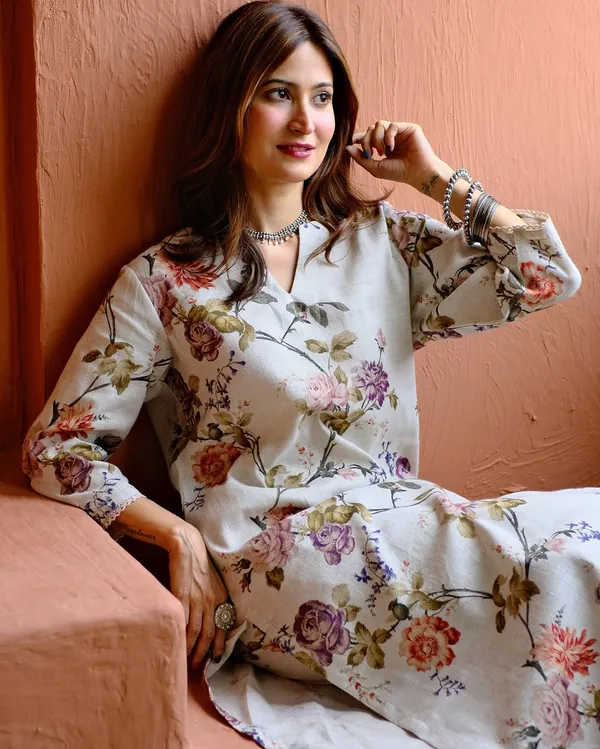 White_Floral_Print_Kurta_Set_For_Women