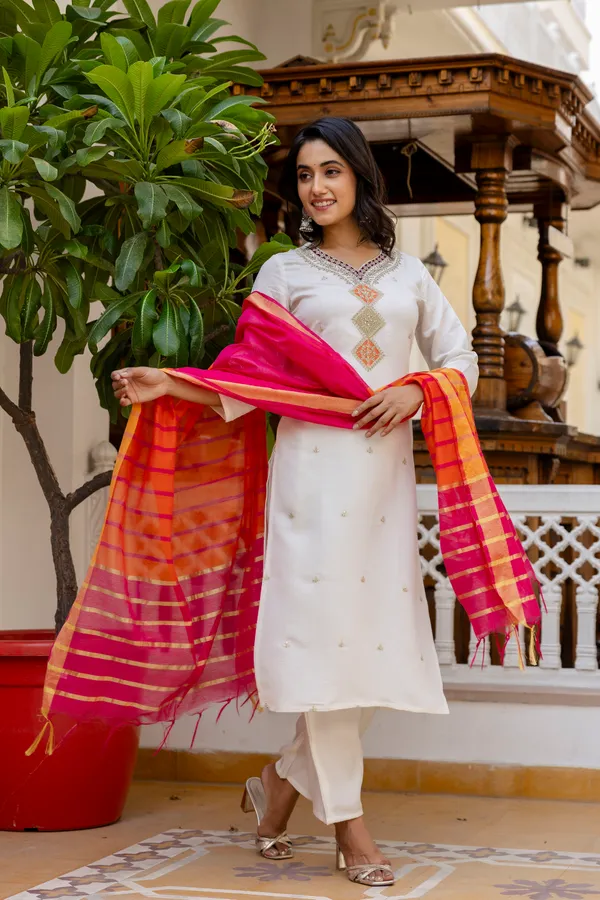 Pink_Checked_Kurta_Set_With_Dupatta_For_Women