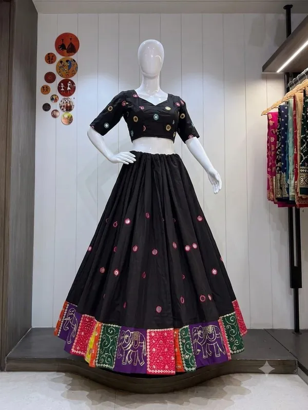 Black_Printed_Flared_Lehenga_Choli_Set_For_Women