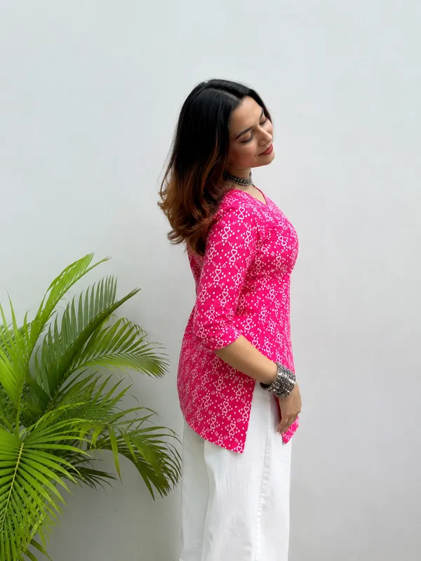 Pink_Printed_Straight_Kurti_For_Women