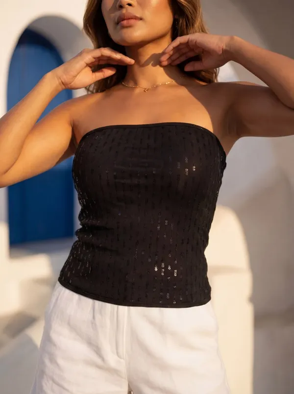 Black_Textured_Fitted_Strapless_Top_For_Women