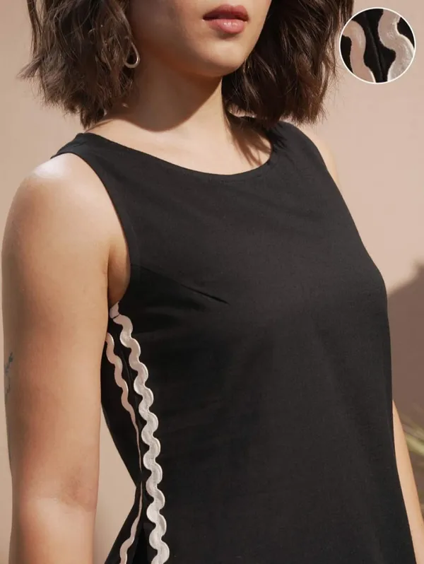 Black_Sleeveless_Straight_Kurta_For_Women