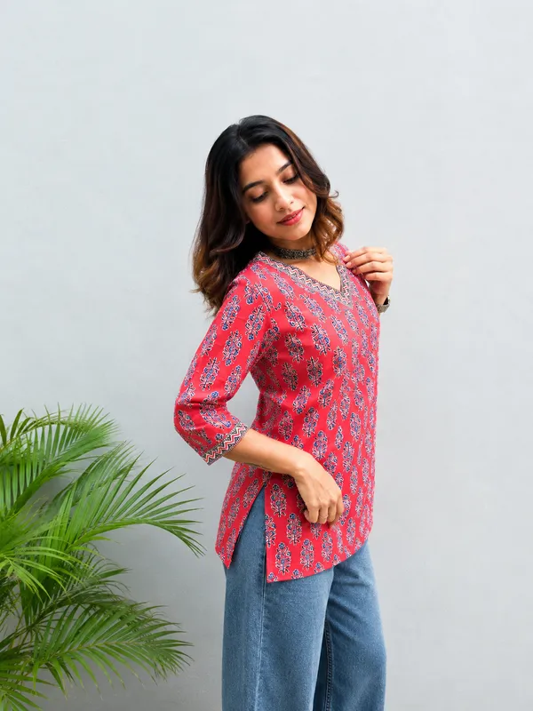 Red_Printed_Straight_Kurti_For_Women
