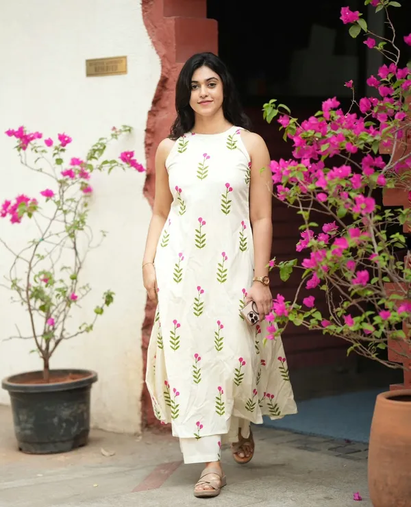 White_Printed_Sleeveless_Kurta_Set_For_Women