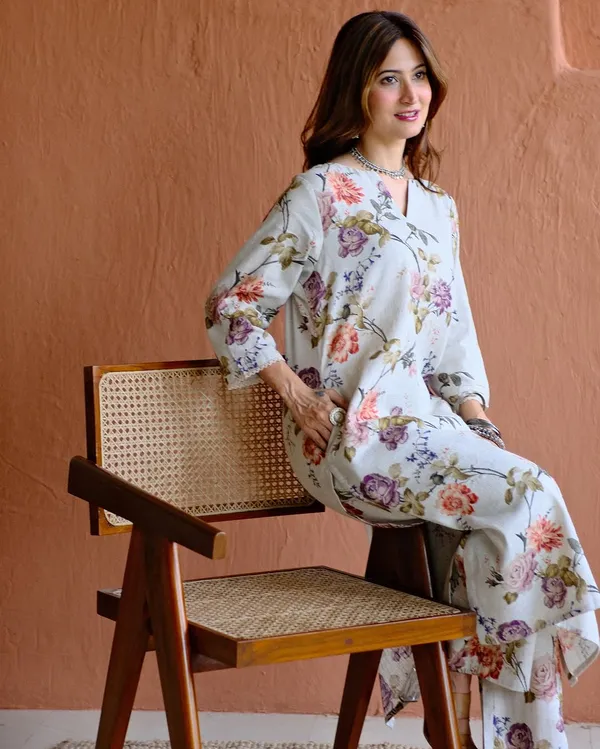 White_Floral_Print_Kurta_Set_For_Women