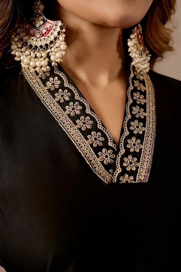Black_Straight_Kurta_Set_With_Printed_Dupatta_For_Women
