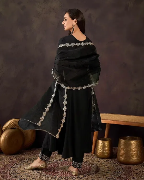 Black_Embroidered_Ethnic_Suit_Set_For_Women