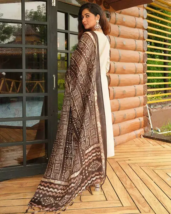 Cream_Ethnic_Straight_Kurta_With_Dupatta_For_Women