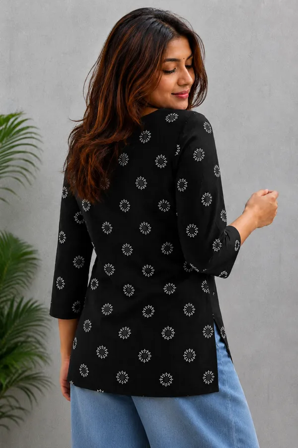 Black_Printed_Relaxed_Fit_Shirt_For_Women