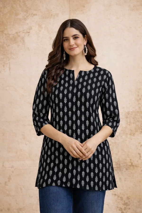 Black_Printed_Relaxed_Fit_Tunic_For_Women
