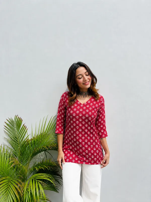 Red_Printed_Straight_Kurti_For_Women