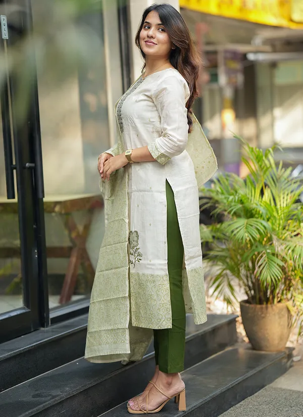 Ivory_Printed_Straight_Kurta_Set_For_Women