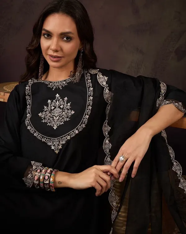 Black_Embroidered_Ethnic_Suit_Set_For_Women
