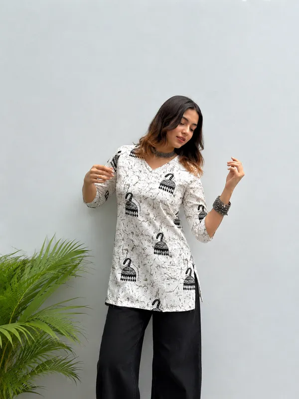 White_Printed_Straight_Kurti_For_Women