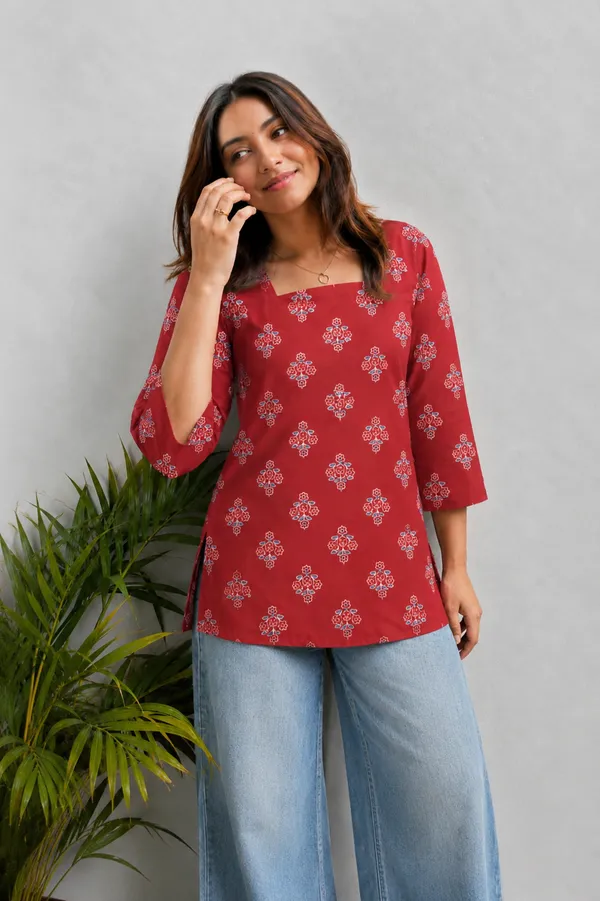Red_Printed_Relaxed_Fit_Top_For_Women