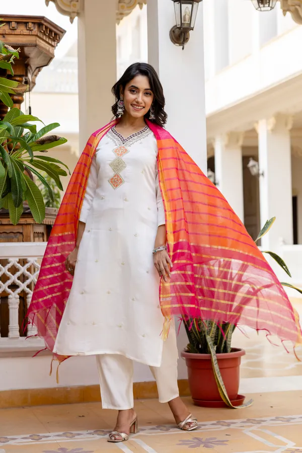 Pink_Checked_Kurta_Set_With_Dupatta_For_Women