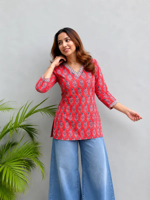 Red_Printed_Straight_Kurti_For_Women