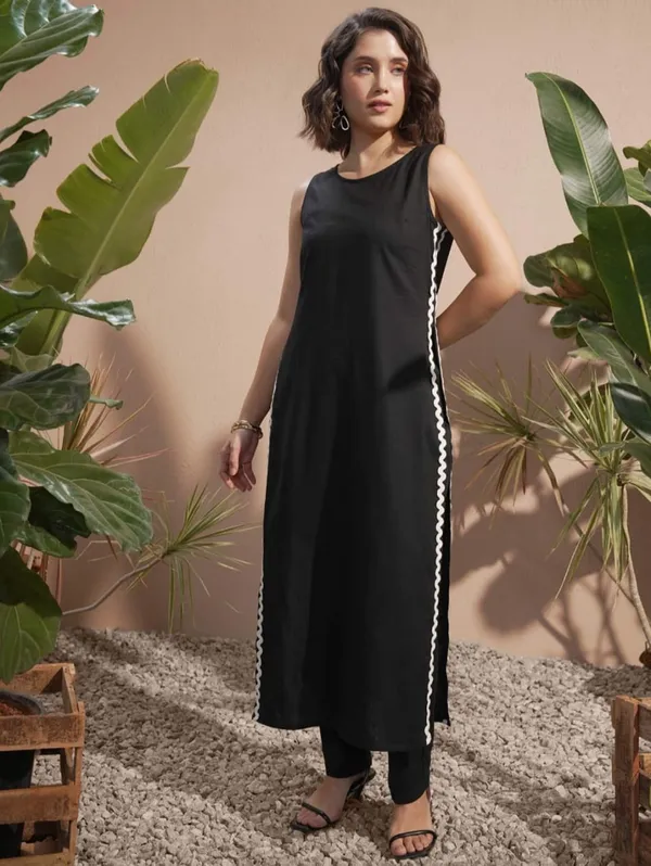 Black_Sleeveless_Straight_Kurta_For_Women