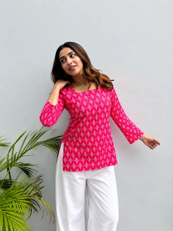 Pink_Printed_Straight_Kurti_For_Women