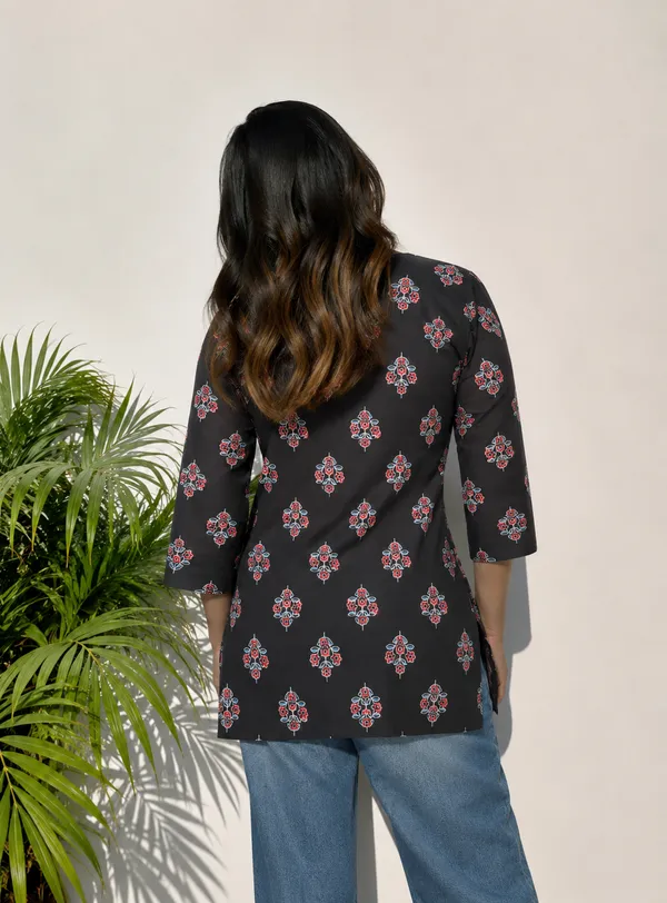 Black_Floral_Print_Straight_Kurti_For_Women