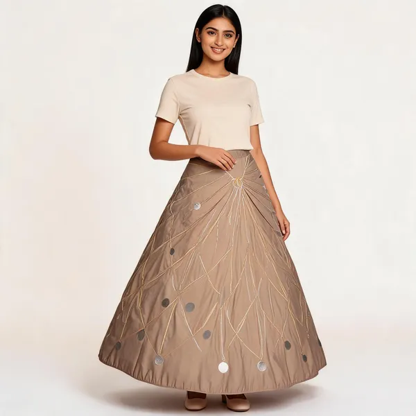 Beige_Christmas_Tree_Skirt_With_Gold_Pattern