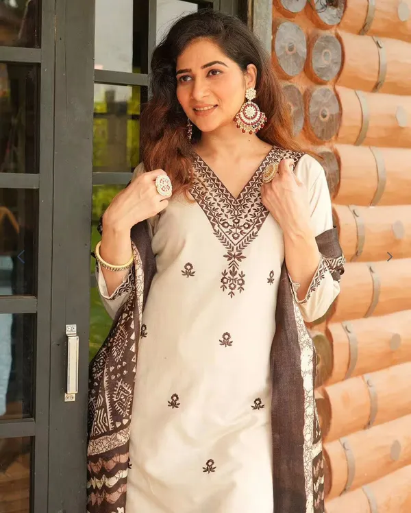 Cream_Ethnic_Straight_Kurta_With_Dupatta_For_Women