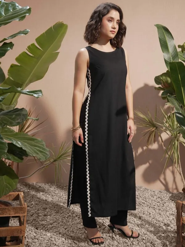 Black_Sleeveless_Straight_Kurta_For_Women