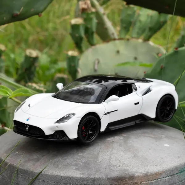 Blue_Maserati_Mc20_Toy_Car