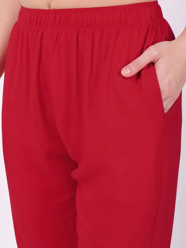 Red_Solid_Relaxed_Fit_Trousers_for_Women