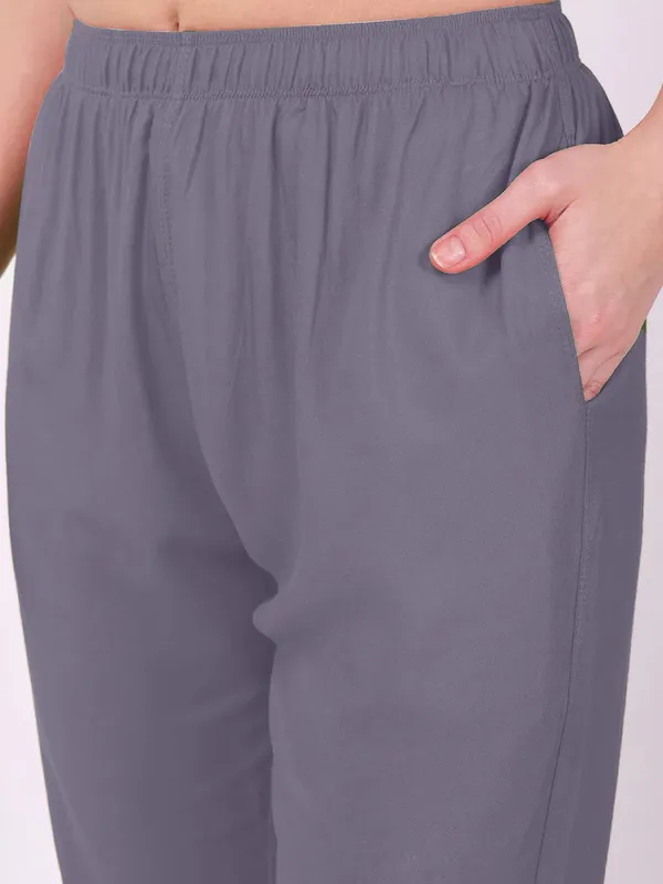Grey_Solid_Straight_Fit_Pants_for_Women