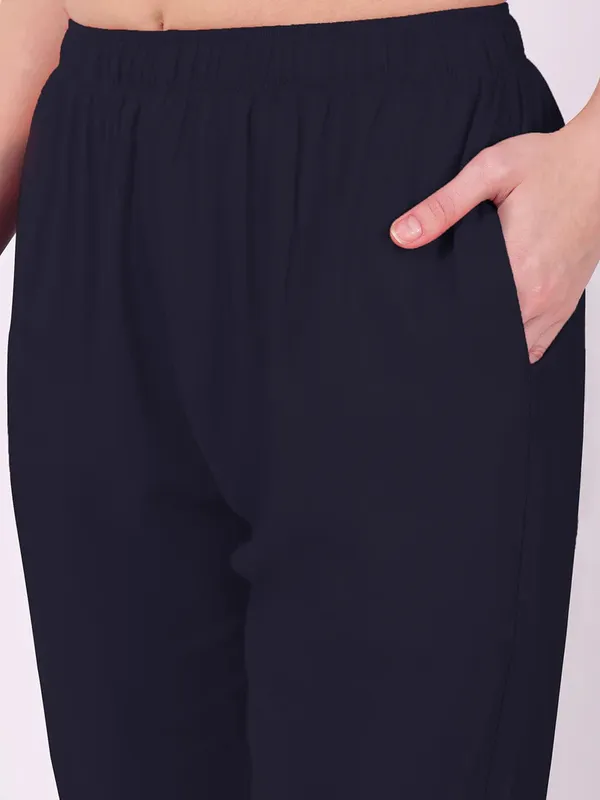 Black_Straight_Fit_Trousers_for_Women