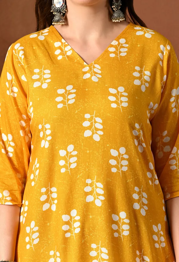 Yellow_Rayon_Straight_Printed_Kurta_For_Women