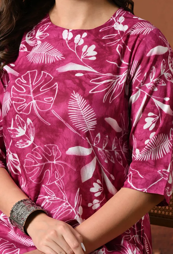 Magenta_Rayon_Straight_Floral_Print_Kurta_For_Women
