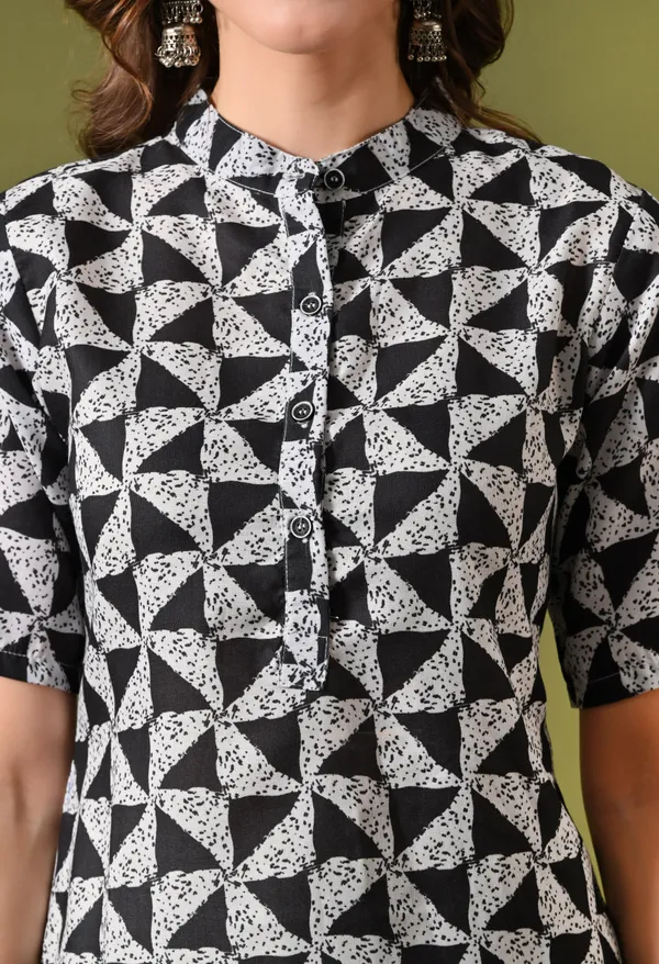 Black_Rayon_Straight_Geometric_Print_Kurta_For_Women