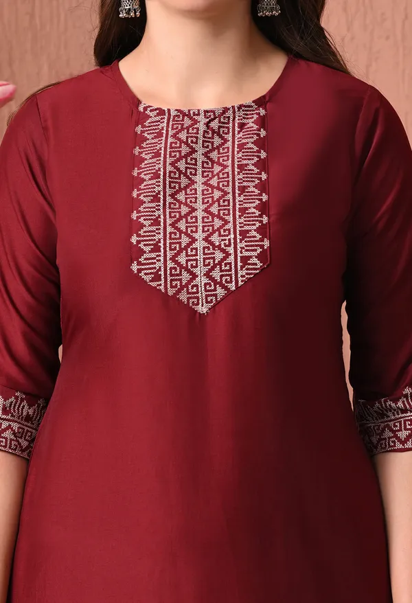 Maroon_Rayon_Straight_Embroidered_Kurta_For_Women