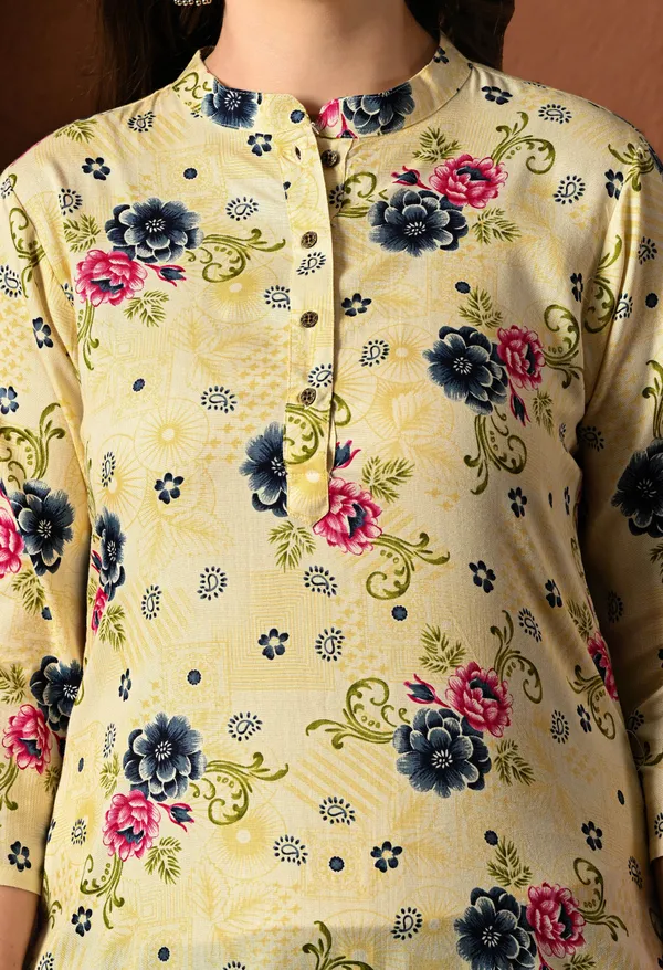 Yellow_Rayon_Straight_Floral_Print_Kurta_For_Women