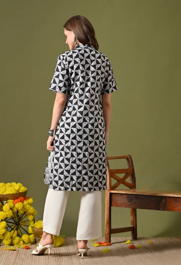 Black_Rayon_Straight_Geometric_Print_Kurta_For_Women