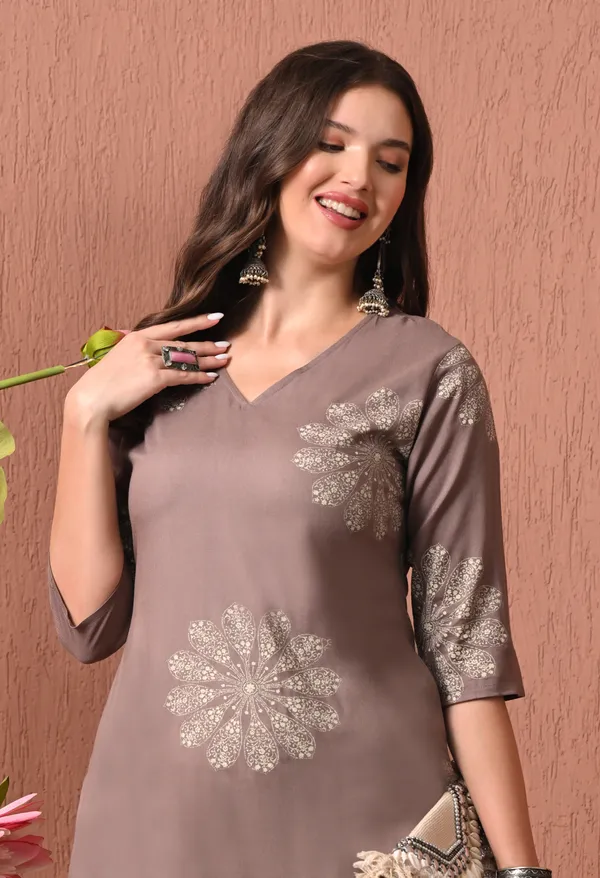 Mauve_Rayon_Straight_Embroidered_Kurta_For_Women