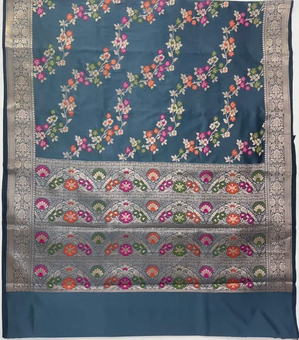 Grey_Zari_Stripe_Saree_For_Women