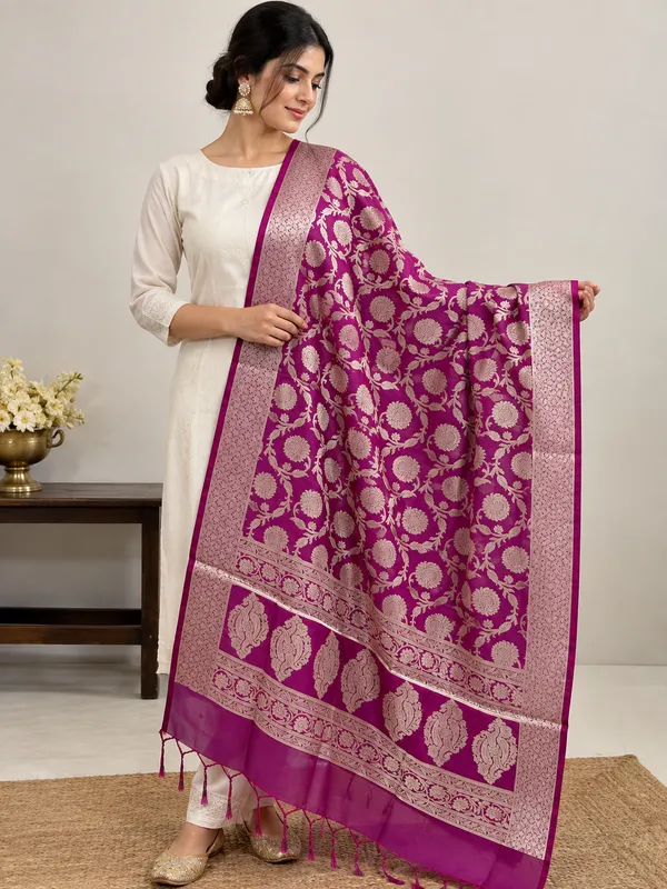 Magenta_Woven_Brocade_Dupatta_For_Women