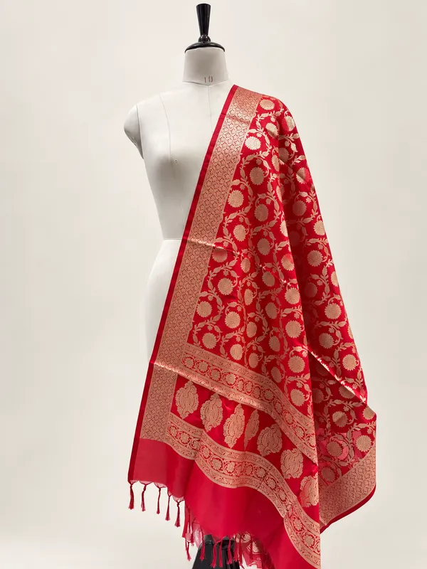 Red_Woven_Floral_Dupatta_For_Women