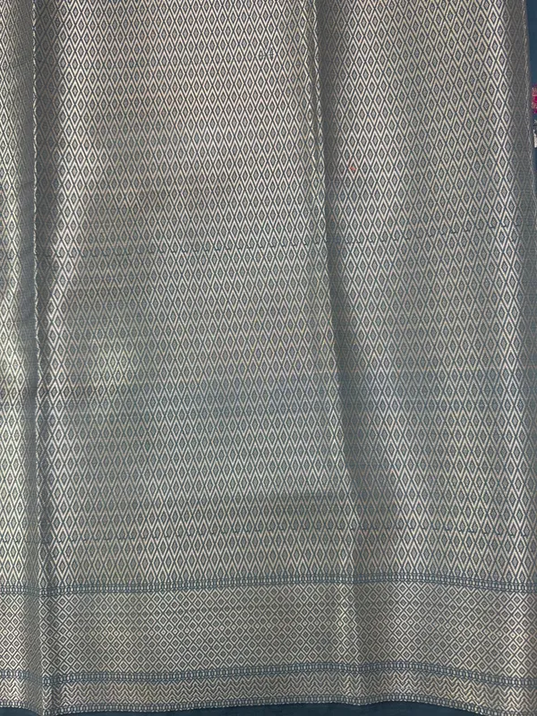 Grey_Zari_Stripe_Saree_For_Women