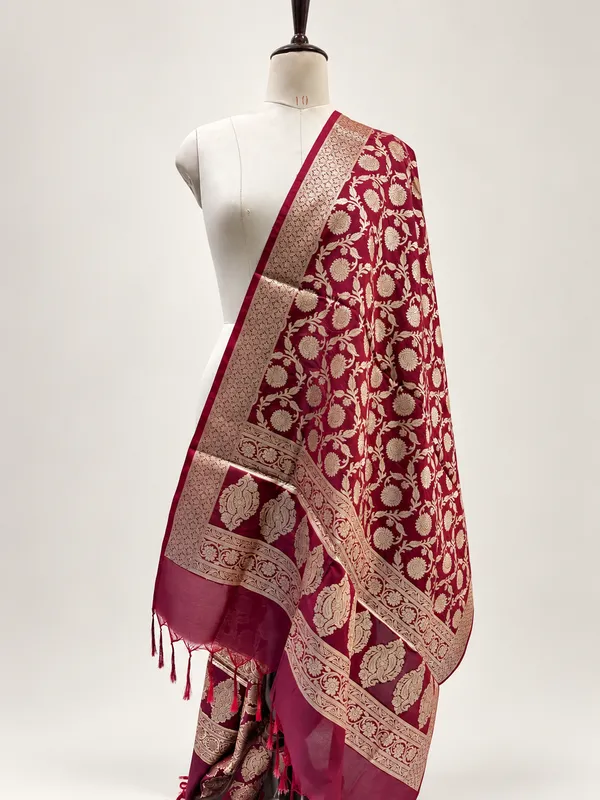 Maroon_Woven_Floral_Dupatta_for_Women