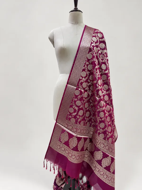 Magenta_Woven_Brocade_Dupatta_For_Women