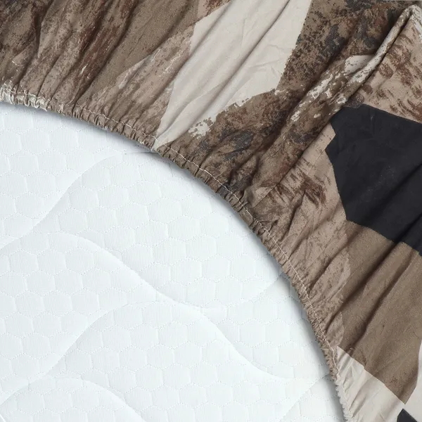 Premium_Elastic_Fitted_Bedsheet_With_2_Pillow_Covers_|_Soft_Breathable_Fabric_|_Geometric_Floral_Print_Bed_Sheet_Set_|_199_X_155_X_35_Cm_(Taupe_And_Black)