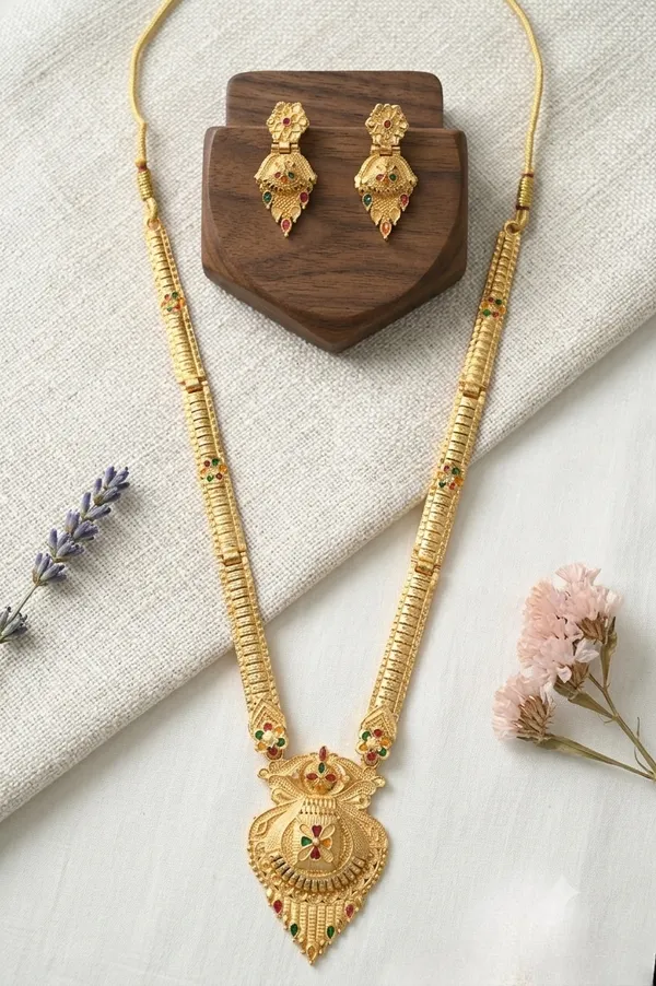 Gold_Alloy_Long_Traditional_Necklace_And_Earrings_Set_For_Women