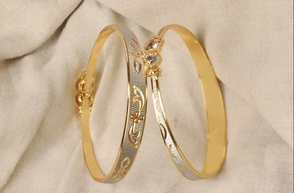 Gold_Brass_Floral_Design_Bangle_Set_For_Women