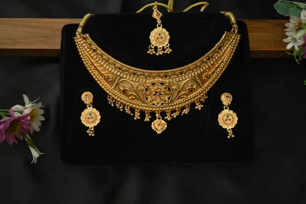 Gold_Alloy_Floral_Necklace_Earrings_And_Maang_Tikka_Set_For_Women