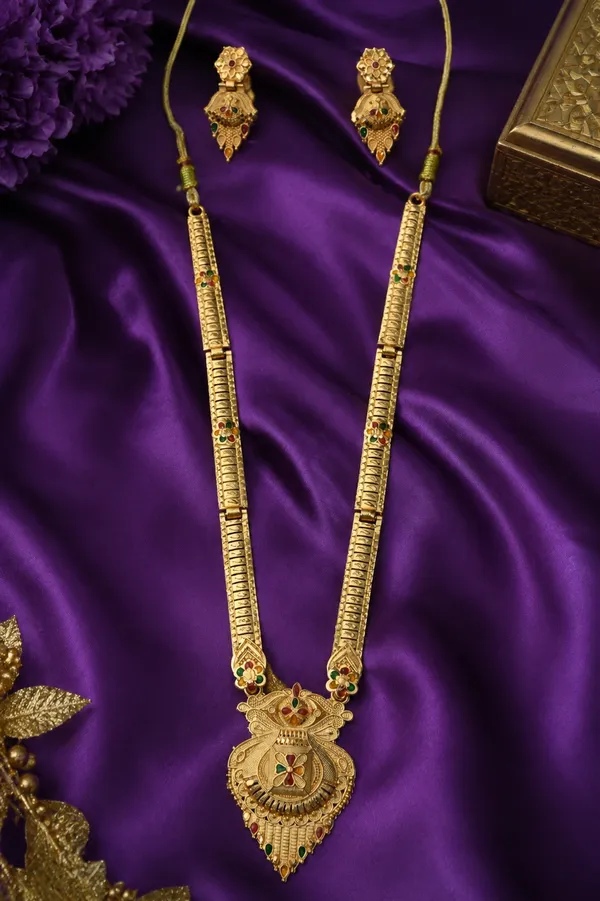 Gold_Alloy_Long_Traditional_Necklace_And_Earrings_Set_For_Women